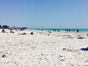 Camastros y toallas de playa 