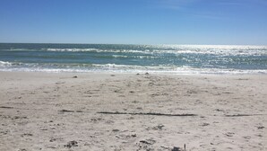 A beach with a clear sky and calm sea. - Freshly renovated Treasure Island Condo in 2025! Close to everything! (Treasure Island)