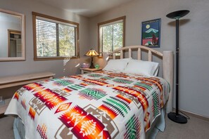 4 Schlafzimmer, Zimmersafe, Schreibtisch, Bügeleisen/Bügelbrett