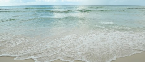 På stranden og solsenger