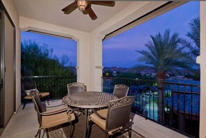 Outdoor dining - Sonoran Sunset Condo: Sweet Ahwautukee area of Phoenix Townhouse (Phoenix)