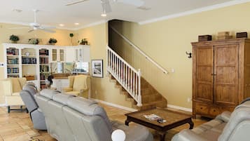 Smart-TV, Videospiele, DVD-Player, Bücher