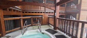 Bright corner suite, spacious layout!