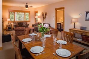 Dining - Bright corner suite, spacious layout! (Rossland)