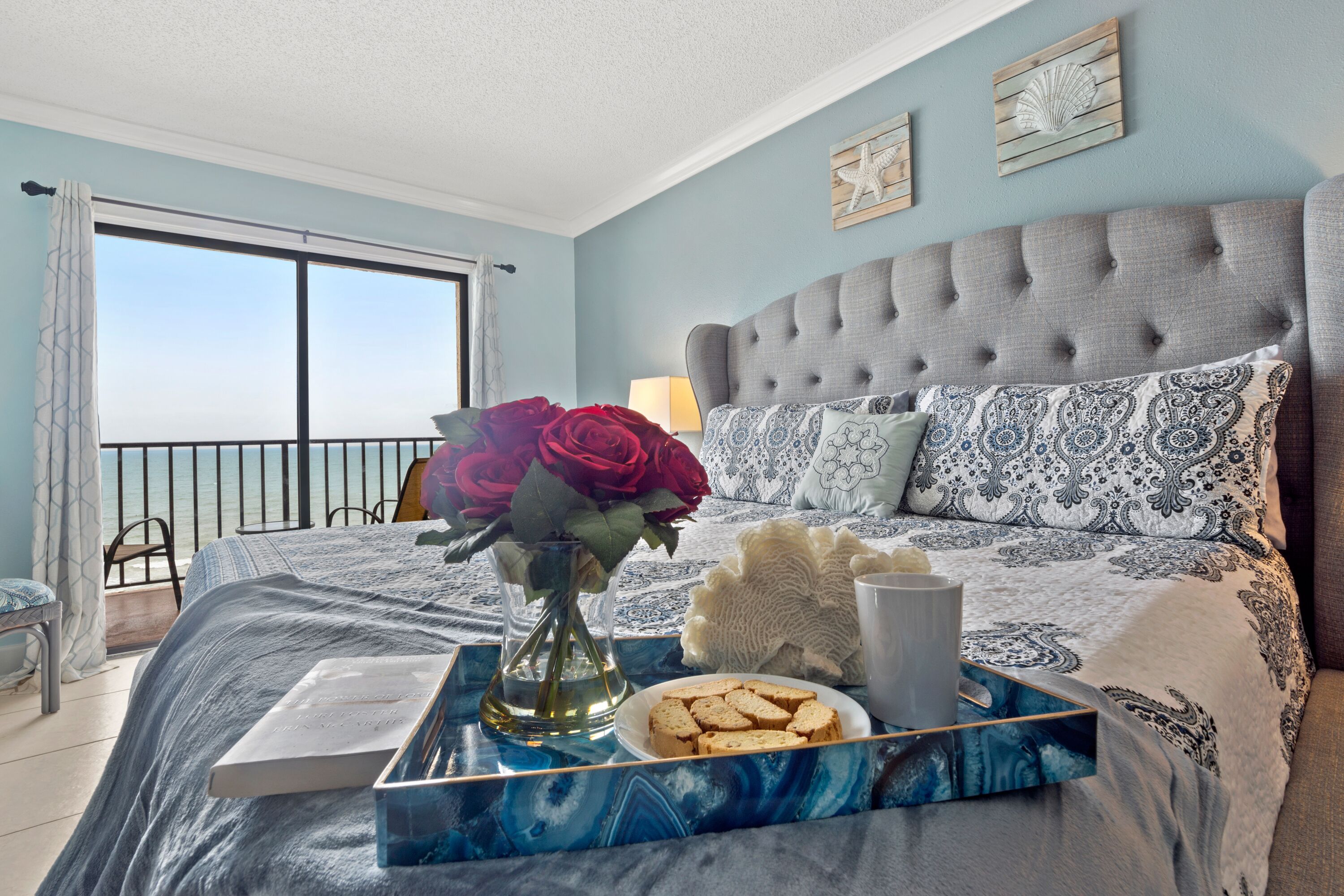 3 slaapkamers, een strijkplank/strijkijzer, reisbedje, gratis wifi