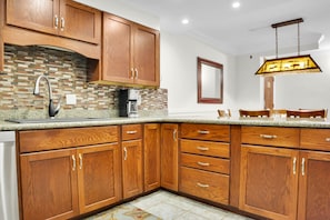 Fridge, microwave, oven, stovetop - Main Street Area Condo on Free Shuttle Line Walk to Lifts (Park City)