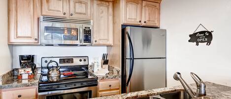 Fridge, microwave, stovetop, dishwasher