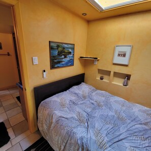 1 quarto, escrivaninha, ferros/tábuas de passar roupa, Wi-Fi de cortesia