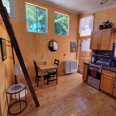 Cute one bedroom cottage in Albany