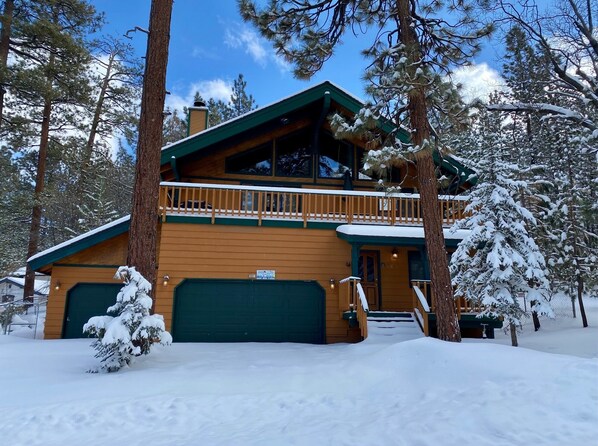 Exterior - Summit Adventure - Walk to Snow Summit, Game Room, Pool Table, BBQ (Big Bear Lake)