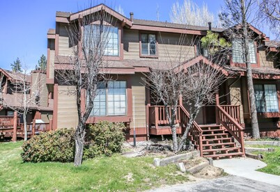 Brown Bear's Den - Lakefront Complex, Community Pool, Tennis, BBQ