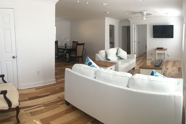 Traditional House, 3 Bedrooms | Living area | Flat-screen TV