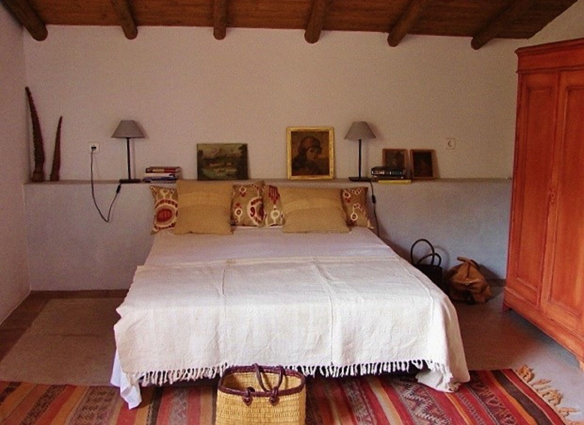 3 bedrooms, desk, iron/ironing board, travel crib