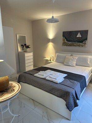 1 habitación, tabla de planchar con plancha, wifi gratis y ropa de cama 