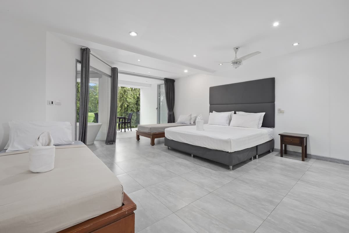 Family Townhome | 5 bedrooms, in-room safe, individually decorated, individually furnished