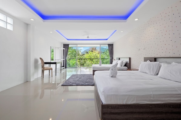 Deluxe Townhome, 5 Bedrooms, Golf View | 5 bedrooms, in-room safe, individually decorated, individually furnished