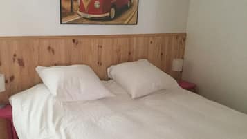 2 bedrooms, iron/ironing board, travel crib, WiFi