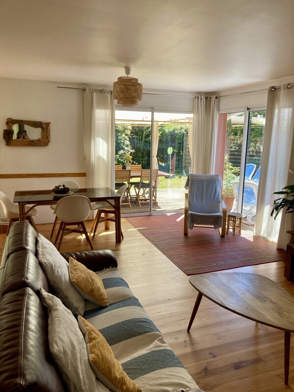 Smart TV, DVD player, books, video library