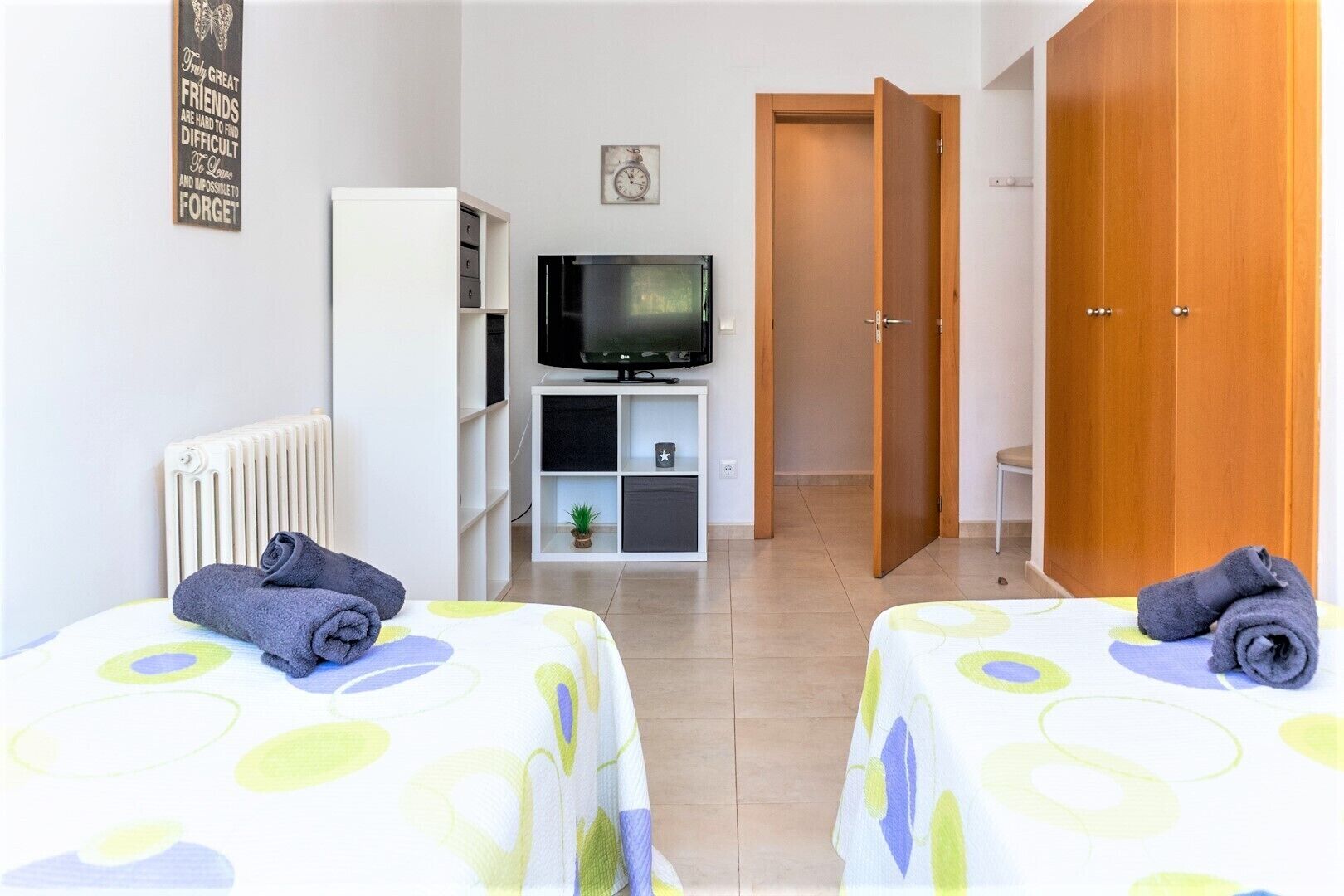 7 slaapkamers, geluiddichte muren, een strijkplank/strijkijzer