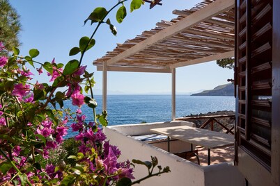 Villa in quiet green area at 20 meters from the sea, 3 rooms, 2 baths, garden