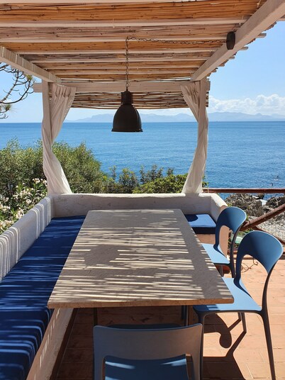 Villa in quiet green area at 20 meters from the sea, 3 rooms, 2 baths, garden