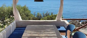 Villa in quiet green area at 20 meters from the sea, 3 rooms, 2 baths, garden