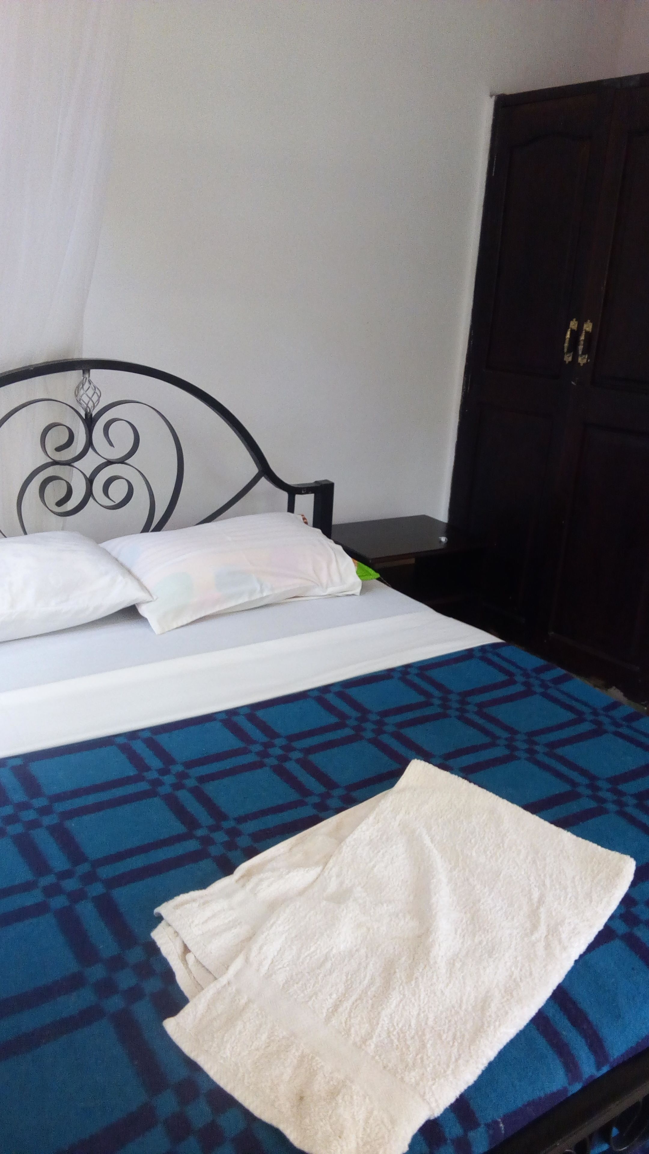 Ropa de cama de alta calidad y minibar 