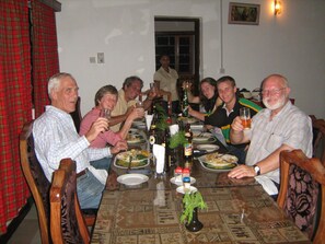 Family dining - Kitolie Home and Lodge (Moshi)