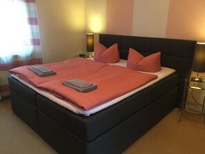 Family Room | Down comforters, minibar, individually decorated, individually furnished - Pension Wegerich (Erfurt)