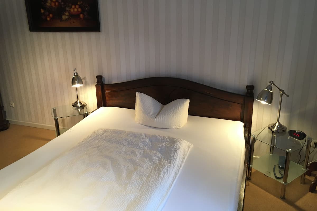 1 slaapkamer, donzen dekbedden, een minibar, individueel gedecoreerd