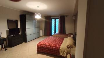 Deluxe-Zimmer, 1 Schlafzimmer, mit Bad, Meerblick | Italienische Bettbezüge von Frette, hochwertige Bettwaren