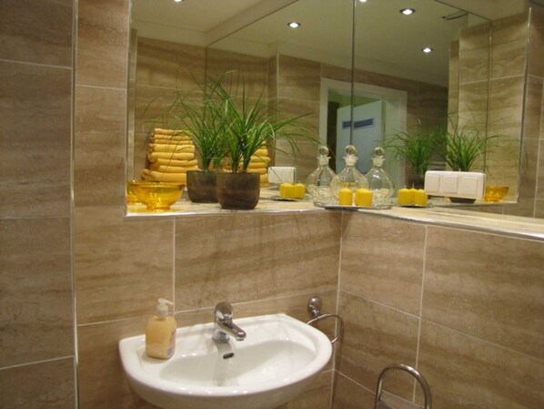 Imagen sin descripción, 1 de 5, botón