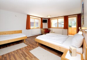 3 chambres, coffres-forts dans les chambres, Wi-Fi, draps fournis