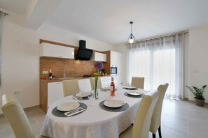 Dining - Holiday home mit Pool und Klimaanlage (Galižana)