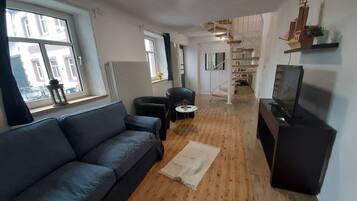Smart TV, fireplace, books