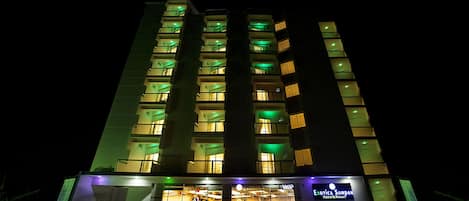 Façade de l’hébergement - soirée/nuit