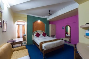 Desk, rollaway beds, free wired internet, bed sheets - Hotel Mahalaxmi Indo Myanmar (Guwahati)