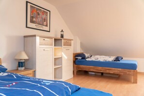 2 Schlafzimmer, Schreibtisch, Reisekinderbett, WLAN