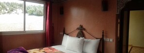 Basic-Doppelzimmer | Verdunkelungsvorhänge, kostenlose Babybetten, Zustellbetten