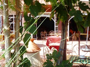 Frühstück, Mittagessen, Abendessen, lokale und internationale Küche 