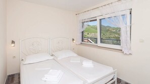 4 bedrooms, iron/ironing board, WiFi, bed sheets - Holiday villa with a beautiful panoramic sea view (Opuzen)
