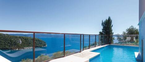 Et oppvarmet basseng