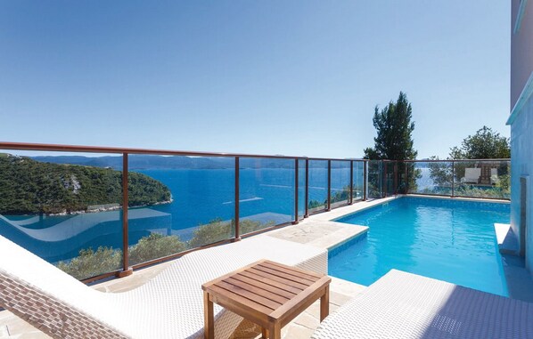 A heated pool - Holiday villa with a beautiful panoramic sea view (Opuzen)