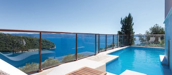 Holiday villa with a beautiful panoramic sea view