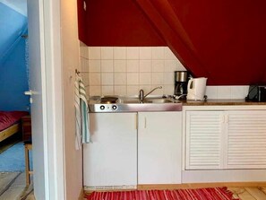 Réfrigérateur, cafetiÚre/bouilloire, bouilloire électrique, grille-pain