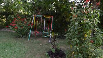 Área de juegos infantiles al aire libre