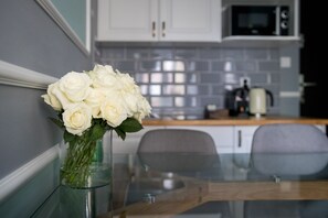 Deluxe Apartment, 1 Bedroom, Kitchenette, Garden View | Living room | Flat-screen TV