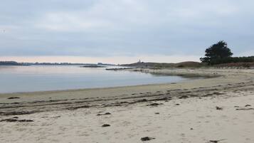 Una spiaggia nelle vicinanze