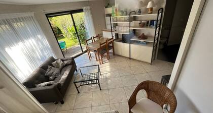 Cozy T1 with Terrace near Pereire Beach, Arcachon