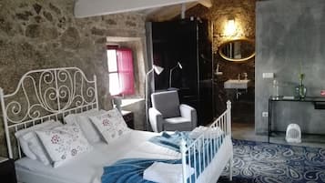 Habitación con 1 cama doble o 2 individuales, en la zona del jardín (SANTIAGO) | Ropa de cama de alta calidad, minibar, sistema de insonorización